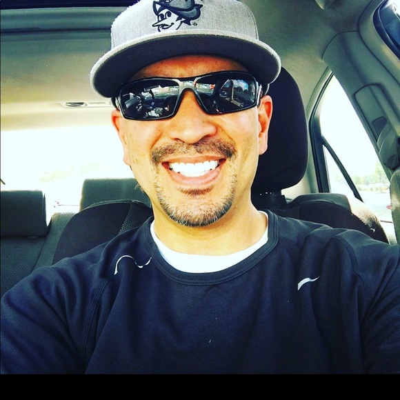 Meet your Posher, Carlos - Picture 1 of 4